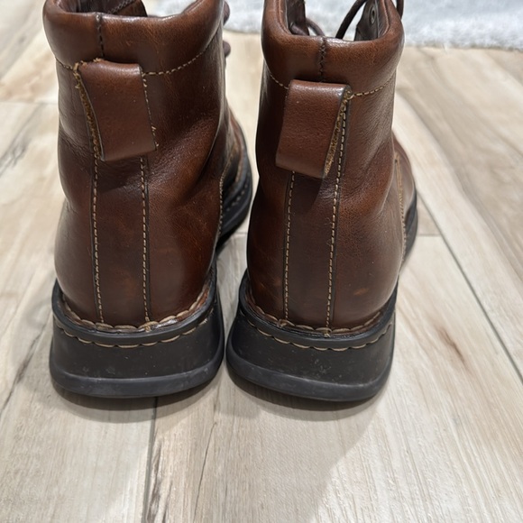 Women’s Born Full Leather size 9.5 M Lace up Brown Ankle Boots Like New - Picture 2 of 8